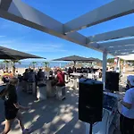 In Erster Reihe - Direkter Strandzugang - Eingezaeunter Garten - Dachterrasse - 2 Gartenterrassen - Terrassendach - Grill Mit Plancha - 5-sterne-meerblick - Bar - Kamin - Soundanlage - Pool Whirlpool - Kinderfreundlich - Hunde Willkommen
