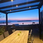 In Erster Reihe - Direkter Strandzugang - Eingezaeunter Garten - Dachterrasse - 2 Gartenterrassen - Terrassendach - Grill Mit Plancha - 5-sterne-meerblick - Bar - Kamin - Soundanlage - Pool Whirlpool - Kinderfreundlich - Hunde Willkommen Villa *