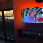 In Erster Reihe - Direkter Strandzugang - Eingezaeunter Garten - Dachterrasse - 2 Gartenterrassen - Terrassendach - Grill Mit Plancha - 5-sterne-meerblick - Bar - Kamin - Soundanlage - Pool Whirlpool - Kinderfreundlich - Hunde Willkommen *