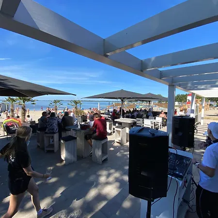 In Erster Reihe - Direkter Strandzugang - Eingezaeunter Garten - Dachterrasse - 2 Gartenterrassen - Terrassendach - Grill Mit Plancha - 5-sterne-meerblick - Bar - Kamin - Soundanlage - Pool Whirlpool - Kinderfreundlich - Hunde Willkommen