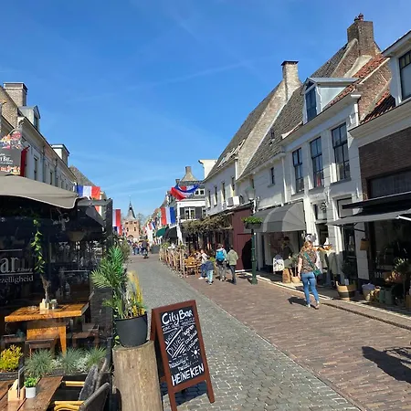 In Erster Reihe - Direkter Strandzugang - Eingezaeunter Garten - Dachterrasse - 2 Gartenterrassen - Terrassendach - Grill Mit Plancha - 5-sterne-meerblick - Bar - Kamin - Soundanlage - Pool Whirlpool - Kinderfreundlich - Hunde Willkommen