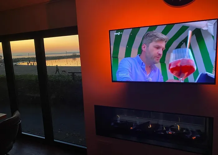 In Erster Reihe - Direkter Strandzugang - Eingezaeunter Garten - Dachterrasse - 2 Gartenterrassen - Terrassendach - Grill Mit Plancha - 5-sterne-meerblick - Bar - Kamin - Soundanlage - Pool Whirlpool - Kinderfreundlich - Hunde Willkommen *