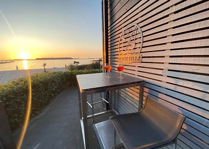 In Erster Reihe - Direkter Strandzugang - Eingezaeunter Garten - Dachterrasse - 2 Gartenterrassen - Terrassendach - Grill Mit Plancha - 5-sterne-meerblick - Bar - Kamin - Soundanlage - Pool Whirlpool - Kinderfreundlich - Hunde Willkommen